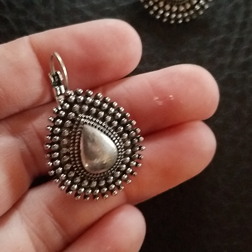 Earrings - Picture 5 of 7